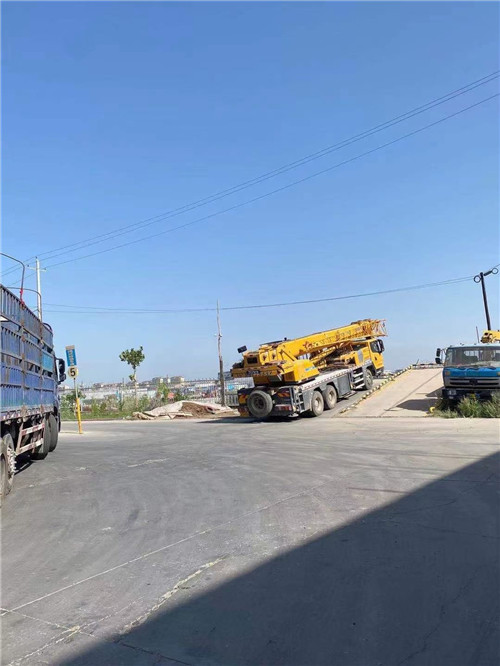 茫崖市25吨吊车的租赁价格大概是多少？