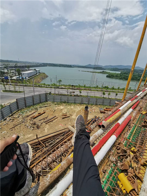 茫崖市作业中发生设备损坏或人员意外，责任怎么划分？