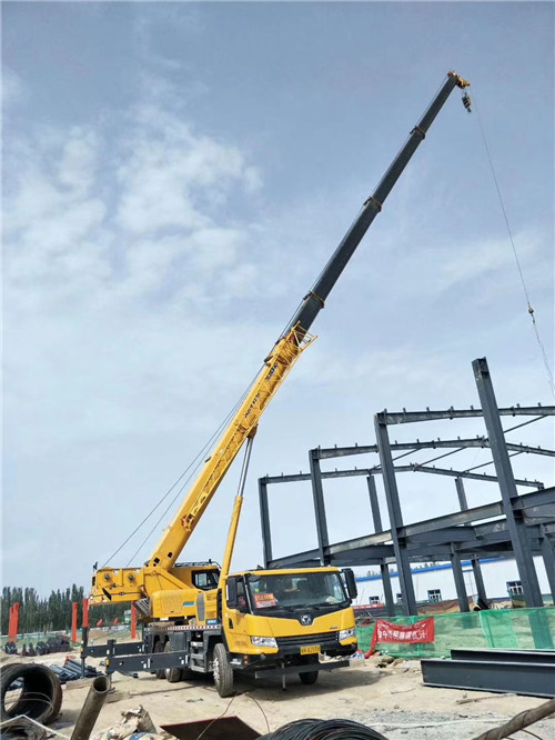 茫崖市超高层建筑钢结构吊装案例